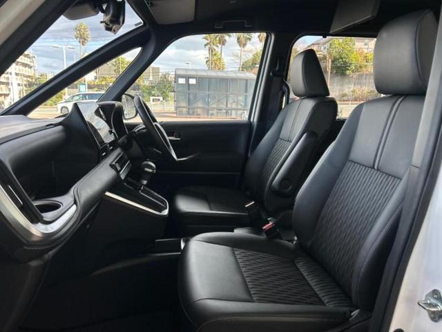 ノア ハイブリッドＳ－Ｚ　保証書／ディスプレイオーディオ＋ナビ１０．５インチ／フリップダウンモニター　純正　１３．２インチ／デジタルインナーミラー／トヨタセーフティセンス／両側電動スライドドア／シートヒーター　前席（7枚目）