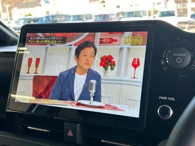 ノア ハイブリッドＳ－Ｚ　保証書／ディスプレイオーディオ＋ナビ１０．５インチ／フリップダウンモニター　純正　１３．２インチ／デジタルインナーミラー／トヨタセーフティセンス／両側電動スライドドア／シートヒーター　前席（12枚目）