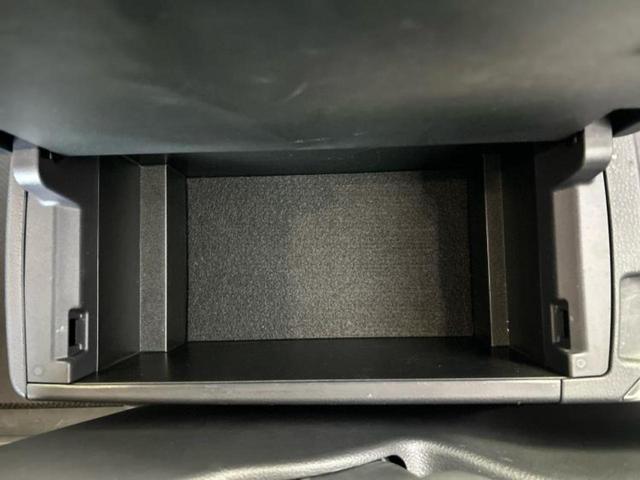 ノア ハイブリッドＳ－Ｚ　保証書／ディスプレイオーディオ＋ナビ１０．５インチ／フリップダウンモニター　純正　１３．２インチ／デジタルインナーミラー／トヨタセーフティセンス／両側電動スライドドア／シートヒーター　前席（43枚目）