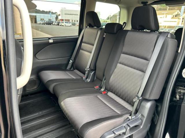 セレナ ハイウェイスターＶ　保証書／純正　１０インチ　ＳＤナビ／フリップダウンモニター　純正　９インチ／インテリジェントルームミラー／エマージェンシーブレーキ／両側電動スライドドア／アラウンドビューモニター　衝突被害軽減システム（8枚目）