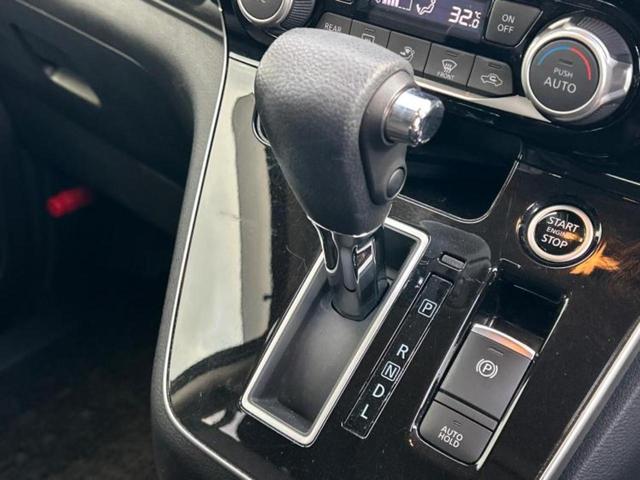 セレナ ハイウェイスターＶ　保証書／純正　１０インチ　ＳＤナビ／フリップダウンモニター　純正　９インチ／インテリジェントルームミラー／エマージェンシーブレーキ／両側電動スライドドア／アラウンドビューモニター　衝突被害軽減システム（18枚目）