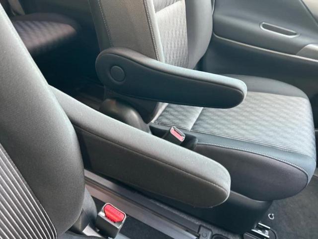 セレナ ハイウェイスターＶ　保証書／社外　１１インチ　ＳＤナビ／インテリジェントルームミラー／衝突安全装置／両側電動スライドドア／アラウンドビューモニター／車線逸脱防止支援システム／プロパイロット／ヘッドランプ　ＬＥＤ（32枚目）