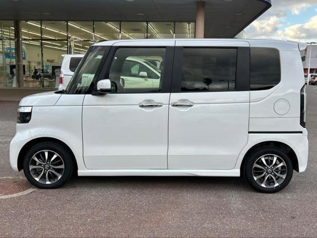 Ｎ－ＢＯＸカスタム ヒョウジュン　ディスプレイオーディオ８インチ／ホンダセンシング／両側電動スライドドア／シートヒーター　前席／車線逸脱防止支援システム／ヘッドランプ　ＬＥＤ／Ｂｌｕｅｔｏｏｔｈ接続／ＥＢＤ付ＡＢＳ　バックカメラ（2枚目）