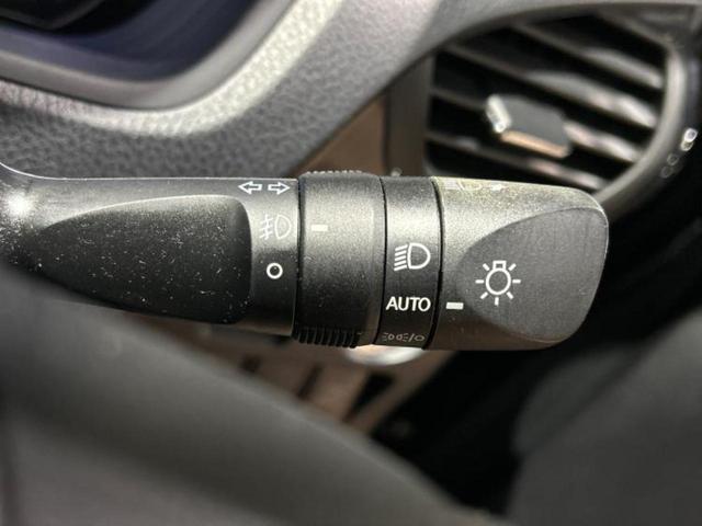 ヴォクシー ハイブリッドＺＳキラメキ３　保証書／社外　９インチ　ＳＤナビ／フリップダウンモニター／衝突安全装置／両側電動スライドドア／シートヒーター／車線逸脱防止支援システム／シート　合皮／ドライブレコーダー　社外／ヘッドランプ　ＬＥＤ（15枚目）