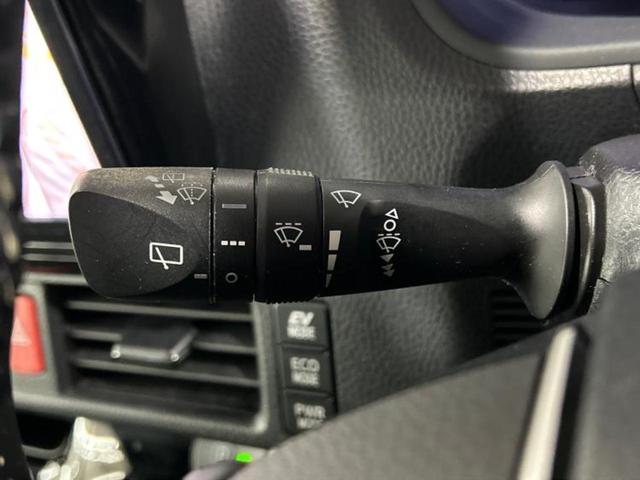 ヴォクシー ハイブリッドＺＳキラメキ３　保証書／社外　９インチ　ＳＤナビ／フリップダウンモニター／衝突安全装置／両側電動スライドドア／シートヒーター／車線逸脱防止支援システム／シート　合皮／ドライブレコーダー　社外／ヘッドランプ　ＬＥＤ（16枚目）