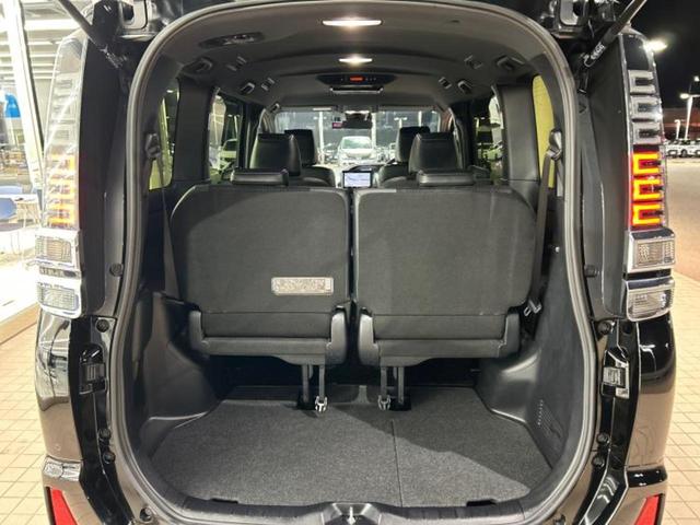 ヴォクシー ハイブリッドＺＳキラメキ３　保証書／社外　９インチ　ＳＤナビ／フリップダウンモニター／衝突安全装置／両側電動スライドドア／シートヒーター／車線逸脱防止支援システム／シート　合皮／ドライブレコーダー　社外／ヘッドランプ　ＬＥＤ（20枚目）