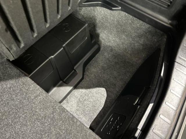 ヴォクシー ハイブリッドＺＳキラメキ３　保証書／社外　９インチ　ＳＤナビ／フリップダウンモニター／衝突安全装置／両側電動スライドドア／シートヒーター／車線逸脱防止支援システム／シート　合皮／ドライブレコーダー　社外／ヘッドランプ　ＬＥＤ（26枚目）