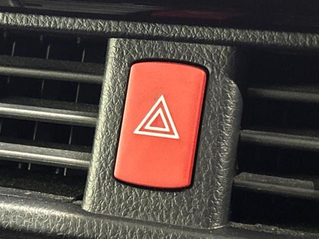 ヴォクシー ハイブリッドＺＳキラメキ３　保証書／社外　９インチ　ＳＤナビ／フリップダウンモニター／衝突安全装置／両側電動スライドドア／シートヒーター／車線逸脱防止支援システム／シート　合皮／ドライブレコーダー　社外／ヘッドランプ　ＬＥＤ（31枚目）