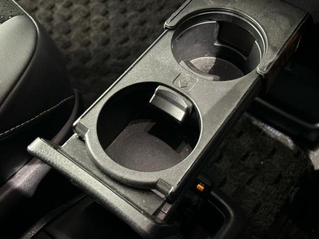 ヴォクシー ハイブリッドＺＳキラメキ３　保証書／社外　９インチ　ＳＤナビ／フリップダウンモニター／衝突安全装置／両側電動スライドドア／シートヒーター／車線逸脱防止支援システム／シート　合皮／ドライブレコーダー　社外／ヘッドランプ　ＬＥＤ（40枚目）