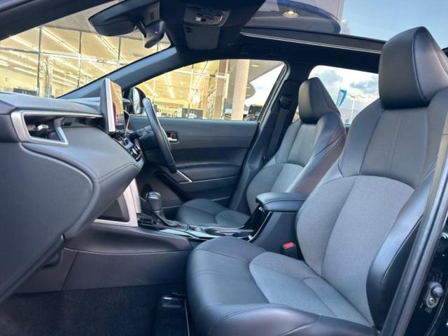 カローラクロス Ｚ　ガラスルーフ／保証書／ディスプレイオーディオ＋ナビ１０インチ／トヨタセーフティセンス／シートヒーター　前席／パノラミックビューモニター／車線逸脱防止支援システム／電動バックドア　衝突被害軽減システム（6枚目）