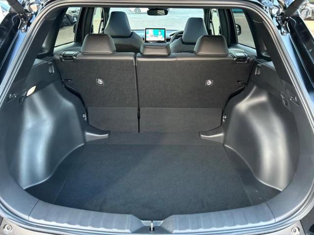 カローラクロス Ｚ　ガラスルーフ／保証書／ディスプレイオーディオ＋ナビ１０インチ／トヨタセーフティセンス／シートヒーター　前席／パノラミックビューモニター／車線逸脱防止支援システム／電動バックドア　衝突被害軽減システム（8枚目）