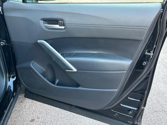 カローラクロス Ｚ　ガラスルーフ／保証書／ディスプレイオーディオ＋ナビ１０インチ／トヨタセーフティセンス／シートヒーター　前席／パノラミックビューモニター／車線逸脱防止支援システム／電動バックドア　衝突被害軽減システム（20枚目）