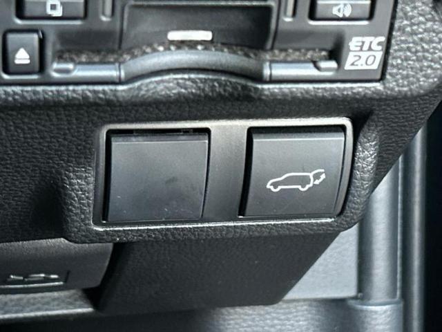 カローラクロス Ｚ　ガラスルーフ／保証書／ディスプレイオーディオ＋ナビ１０インチ／トヨタセーフティセンス／シートヒーター　前席／パノラミックビューモニター／車線逸脱防止支援システム／電動バックドア　衝突被害軽減システム（27枚目）