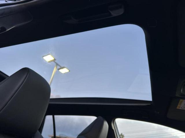 カローラクロス Ｚ　ガラスルーフ／保証書／ディスプレイオーディオ＋ナビ１０インチ／トヨタセーフティセンス／シートヒーター　前席／パノラミックビューモニター／車線逸脱防止支援システム／電動バックドア　衝突被害軽減システム（30枚目）