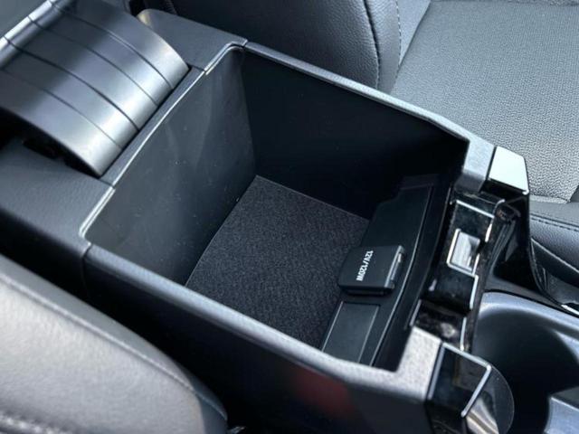 カローラクロス Ｚ　ガラスルーフ／保証書／ディスプレイオーディオ＋ナビ１０インチ／トヨタセーフティセンス／シートヒーター　前席／パノラミックビューモニター／車線逸脱防止支援システム／電動バックドア　衝突被害軽減システム（33枚目）