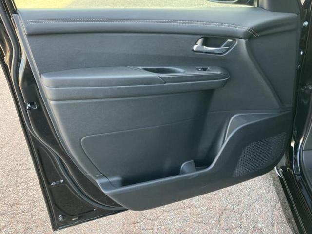 セレナ ハイウェイスターＶ　新品タイヤ／保証書／純正　１１．６インチ　ＳＤナビ／インテリジェントルームミラー／衝突安全装置／両側電動スライドドア／アラウンドビューモニター／車線逸脱防止支援システム／プロパイロット　全周囲カメラ（24枚目）