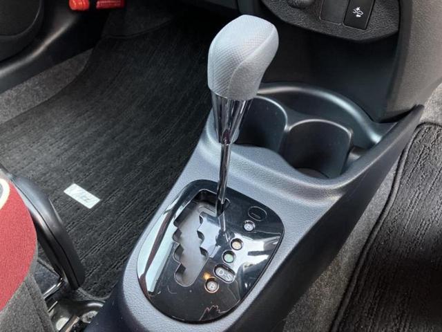 ヴィッツ ジュエラ　新品タイヤ／純正　ＳＤナビ／ヘッドランプ　ＬＥＤ／Ｂｌｕｅｔｏｏｔｈ接続／ＥＴＣ／ＥＢＤ付ＡＢＳ／アイドリングストップ／ワンセグＴＶ／エアバッグ　運転席／エアバッグ　助手席／パワーウインドウ（17枚目）