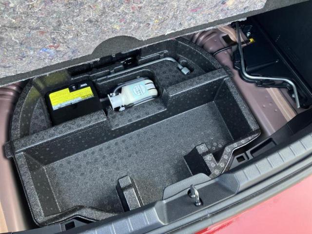 ヴィッツ ジュエラ　新品タイヤ／純正　ＳＤナビ／ヘッドランプ　ＬＥＤ／Ｂｌｕｅｔｏｏｔｈ接続／ＥＴＣ／ＥＢＤ付ＡＢＳ／アイドリングストップ／ワンセグＴＶ／エアバッグ　運転席／エアバッグ　助手席／パワーウインドウ（25枚目）