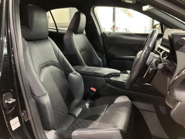 ＵＸ ＵＸ２５０ｈバージョンＬ　新品タイヤ／純正エアロ／保証書／ディスプレイオーディオ＋ナビ１２．３インチ／衝突安全装置／エアーシート　前席／パノラミックビューモニター／車線逸脱防止支援システム／シート　合皮／電動バックドア（4枚目）