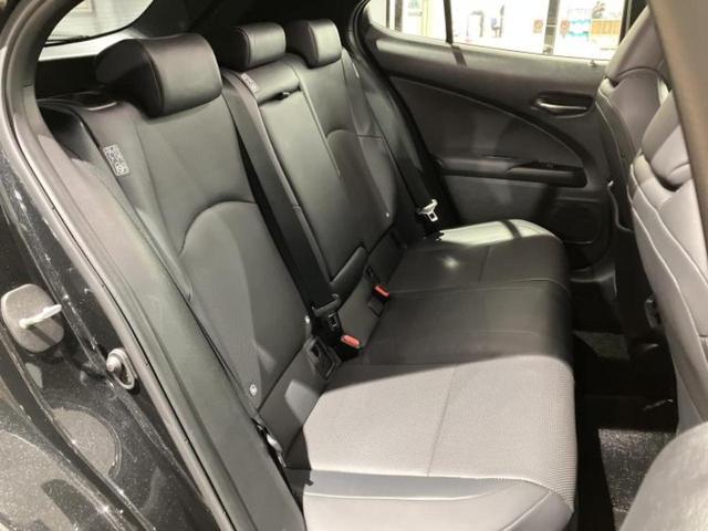 ＵＸ ＵＸ２５０ｈバージョンＬ　新品タイヤ／純正エアロ／保証書／ディスプレイオーディオ＋ナビ１２．３インチ／衝突安全装置／エアーシート　前席／パノラミックビューモニター／車線逸脱防止支援システム／シート　合皮／電動バックドア（5枚目）