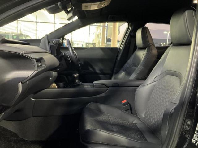 ＵＸ ＵＸ２５０ｈバージョンＬ　新品タイヤ／純正エアロ／保証書／ディスプレイオーディオ＋ナビ１２．３インチ／衝突安全装置／エアーシート　前席／パノラミックビューモニター／車線逸脱防止支援システム／シート　合皮／電動バックドア（6枚目）