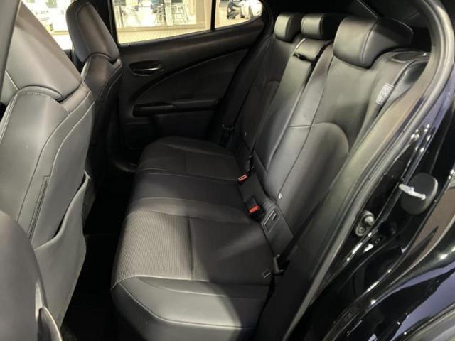 ＵＸ ＵＸ２５０ｈバージョンＬ　新品タイヤ／純正エアロ／保証書／ディスプレイオーディオ＋ナビ１２．３インチ／衝突安全装置／エアーシート　前席／パノラミックビューモニター／車線逸脱防止支援システム／シート　合皮／電動バックドア（7枚目）