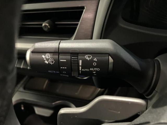 ＵＸ ＵＸ２５０ｈバージョンＬ　新品タイヤ／純正エアロ／保証書／ディスプレイオーディオ＋ナビ１２．３インチ／衝突安全装置／エアーシート　前席／パノラミックビューモニター／車線逸脱防止支援システム／シート　合皮／電動バックドア（17枚目）