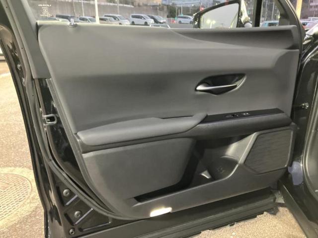 ＵＸ ＵＸ２５０ｈバージョンＬ　新品タイヤ／純正エアロ／保証書／ディスプレイオーディオ＋ナビ１２．３インチ／衝突安全装置／エアーシート　前席／パノラミックビューモニター／車線逸脱防止支援システム／シート　合皮／電動バックドア（22枚目）