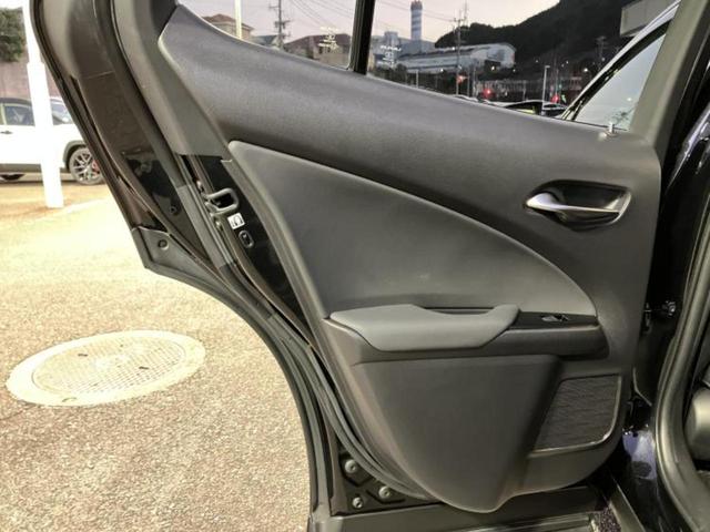 ＵＸ ＵＸ２５０ｈバージョンＬ　新品タイヤ／純正エアロ／保証書／ディスプレイオーディオ＋ナビ１２．３インチ／衝突安全装置／エアーシート　前席／パノラミックビューモニター／車線逸脱防止支援システム／シート　合皮／電動バックドア（23枚目）