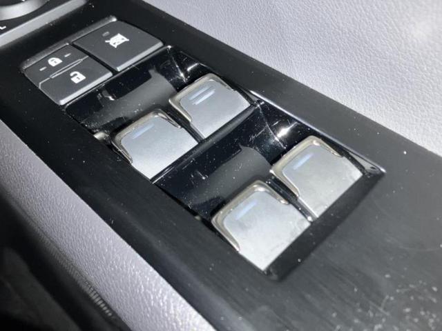 ＵＸ ＵＸ２５０ｈバージョンＬ　新品タイヤ／純正エアロ／保証書／ディスプレイオーディオ＋ナビ１２．３インチ／衝突安全装置／エアーシート　前席／パノラミックビューモニター／車線逸脱防止支援システム／シート　合皮／電動バックドア（29枚目）