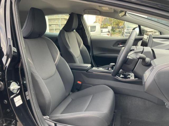 プリウス Ｇ　保証書／ディスプレイオーディオ８インチ／衝突安全装置／シートヒーター　前席／パノラミックビューモニター／車線逸脱防止支援システム／ヘッドランプ　ＬＥＤ／Ｂｌｕｅｔｏｏｔｈ接続／ＥＴＣ　全周囲カメラ（4枚目）