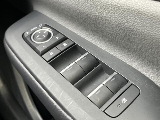 プリウス Ｇ　保証書／ディスプレイオーディオ８インチ／衝突安全装置／シートヒーター　前席／パノラミックビューモニター／車線逸脱防止支援システム／ヘッドランプ　ＬＥＤ／Ｂｌｕｅｔｏｏｔｈ接続／ＥＴＣ　全周囲カメラ（29枚目）