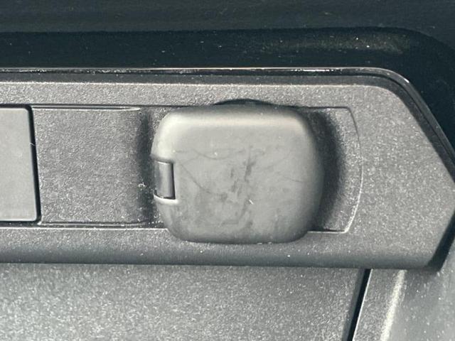 プリウス Ｇ　保証書／ディスプレイオーディオ８インチ／衝突安全装置／シートヒーター　前席／パノラミックビューモニター／車線逸脱防止支援システム／ヘッドランプ　ＬＥＤ／Ｂｌｕｅｔｏｏｔｈ接続／ＥＴＣ　全周囲カメラ（36枚目）