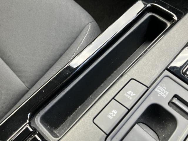 プリウス Ｇ　保証書／ディスプレイオーディオ８インチ／衝突安全装置／シートヒーター　前席／パノラミックビューモニター／車線逸脱防止支援システム／ヘッドランプ　ＬＥＤ／Ｂｌｕｅｔｏｏｔｈ接続／ＥＴＣ　全周囲カメラ（40枚目）