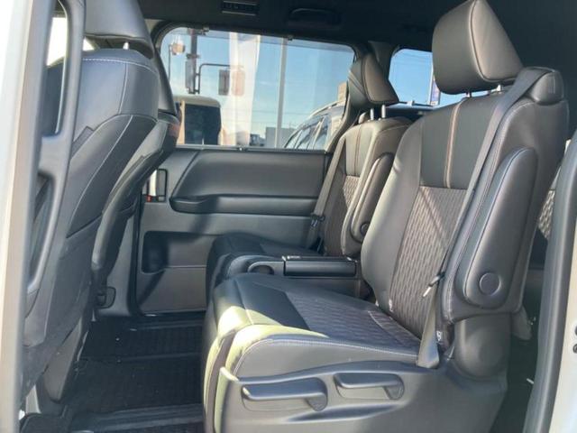 ノア ハイブリッドＳ－Ｚ　保証書／ディスプレイオーディオ＋ナビ１０インチ／デジタルインナーミラー／衝突安全装置／両側電動スライドドア／シートヒーター／パノラミックビューモニター／車線逸脱防止支援システム　衝突被害軽減システム（6枚目）