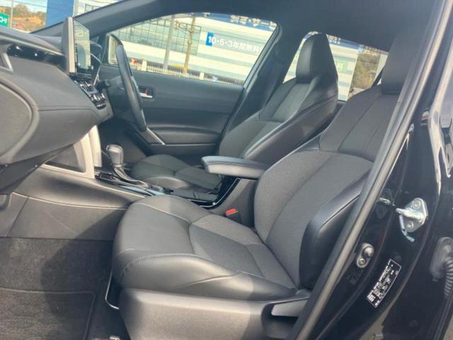 カローラクロス ハイブリッドＺ　保証書／ディスプレイオーディオ＋ナビ９インチ／トヨタセーフティセンス／シートヒーター　前席／パノラミックビューモニター／車線逸脱防止支援システム／シート　ハーフレザー／電動バックドア　全周囲カメラ（5枚目）