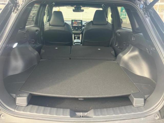 カローラクロス ハイブリッドＺ　保証書／ディスプレイオーディオ＋ナビ９インチ／トヨタセーフティセンス／シートヒーター　前席／パノラミックビューモニター／車線逸脱防止支援システム／シート　ハーフレザー／電動バックドア　全周囲カメラ（8枚目）