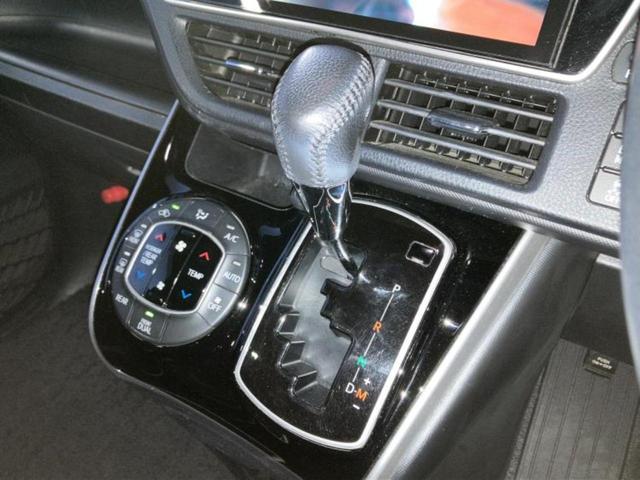 ヴォクシー ＺＳキラメキ３　保証書／純正　１０インチ　ＳＤナビ／フリップダウンモニター　純正　１２．１インチ／衝突安全装置／両側電動スライドドア／車線逸脱防止支援システム／シート　ハーフレザー／ドライブレコーダー　前後　ドラレコ（18枚目）