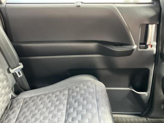 ヴォクシー Ｓ－Ｚ　保証書／ディスプレイオーディオ＋ナビ１０．５インチ／フリップダウンモニター　純正　１４インチ／トヨタセーフティセンス／両側電動スライドドア／シートヒーター　前席／車線逸脱防止支援システム　バックカメラ（25枚目）