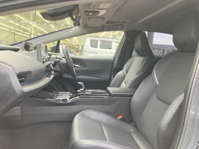 プリウス Ｚ　新品タイヤ／パノラマルーフ／保証書／ディスプレイオーディオ＋ナビ１２．３インチ／トヨタセーフティセンス／エアーシート　前席／パノラミックビューモニター／車線逸脱防止支援システム／シート　合皮（6枚目）