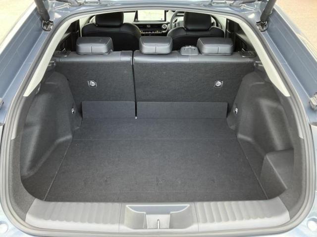 プリウス Ｚ　新品タイヤ／パノラマルーフ／保証書／ディスプレイオーディオ＋ナビ１２．３インチ／トヨタセーフティセンス／エアーシート　前席／パノラミックビューモニター／車線逸脱防止支援システム／シート　合皮（8枚目）