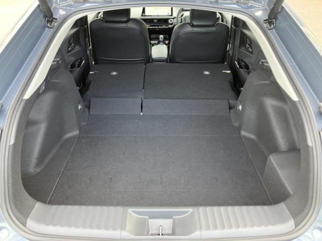 プリウス Ｚ　新品タイヤ／パノラマルーフ／保証書／ディスプレイオーディオ＋ナビ１２．３インチ／トヨタセーフティセンス／エアーシート　前席／パノラミックビューモニター／車線逸脱防止支援システム／シート　合皮（19枚目）