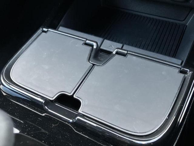 プリウス Ｚ　新品タイヤ／パノラマルーフ／保証書／ディスプレイオーディオ＋ナビ１２．３インチ／トヨタセーフティセンス／エアーシート　前席／パノラミックビューモニター／車線逸脱防止支援システム／シート　合皮（40枚目）