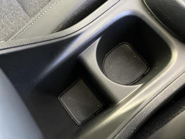 フィット ｅＨＥＶホーム　純正　９インチ　ナビ／ホンダセンシング／車線逸脱防止支援システム／シート　ハーフレザー／ヘッドランプ　ＬＥＤ／ＵＳＢジャック／Ｂｌｕｅｔｏｏｔｈ接続／ＥＴＣ／ＥＢＤ付ＡＢＳ／横滑り防止装置　ＤＶＤ再生（37枚目）