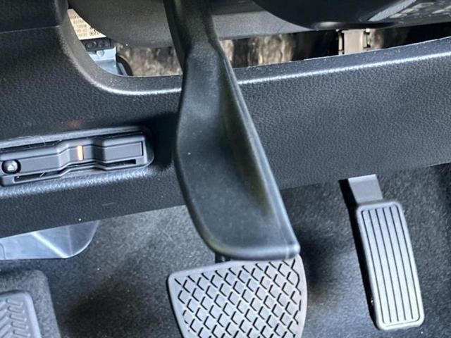 フィット ｅＨＥＶホーム　純正　９インチ　ナビ／ホンダセンシング／車線逸脱防止支援システム／シート　ハーフレザー／ヘッドランプ　ＬＥＤ／ＵＳＢジャック／Ｂｌｕｅｔｏｏｔｈ接続／ＥＴＣ／ＥＢＤ付ＡＢＳ／横滑り防止装置　ＤＶＤ再生（40枚目）