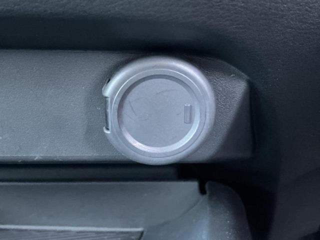 ノート Ｘ　保証書／純正　９インチ　メモリーナビ／インテリジェントルームミラー／エマージェンシーブレーキ／アラウンドビューモニター／車線逸脱防止支援システム／ヘッドランプ　ＬＥＤ／ＵＳＢジャック　全周囲カメラ（36枚目）