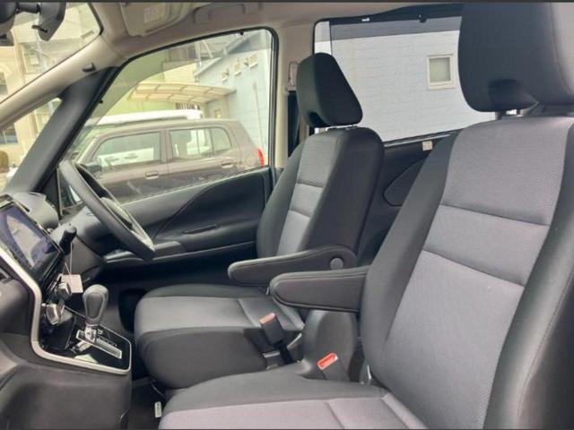 セレナ ＸＶ　新品タイヤ／保証書／純正　１０インチ　ＳＤナビ／エマージェンシーブレーキ／両側電動スライドドア／車線逸脱防止支援システム／ドライブレコーダー　前後／Ｂｌｕｅｔｏｏｔｈ接続／ＥＴＣ／ＥＢＤ付ＡＢＳ（5枚目）