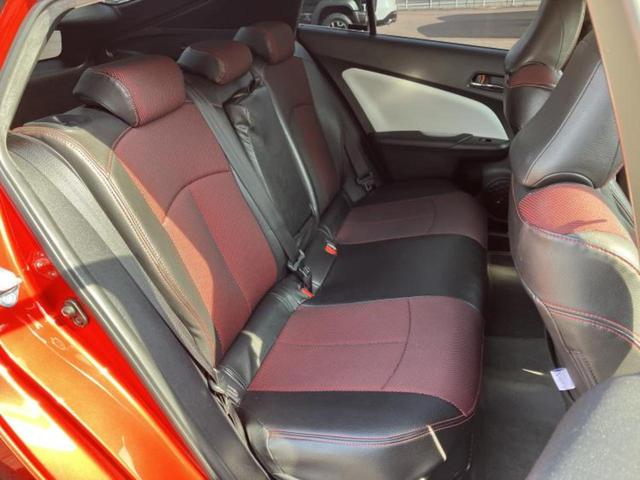 プリウス 4WD Aプレミアムツーリングセレクション エアロ/保証書/純正 9インチ SDナビ/衝突安全装置/シートヒーター 前席/車線逸脱防止支援システム/シート 合皮/パーキングアシスト 自動操舵/ヘッドランプ LED/Bluetooth接続 4WD(5枚目)