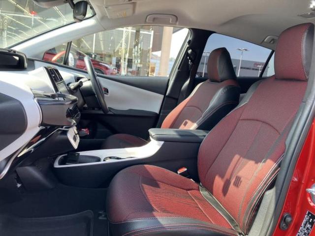 プリウス 4WD Aプレミアムツーリングセレクション エアロ/保証書/純正 9インチ SDナビ/衝突安全装置/シートヒーター 前席/車線逸脱防止支援システム/シート 合皮/パーキングアシスト 自動操舵/ヘッドランプ LED/Bluetooth接続 4WD(6枚目)