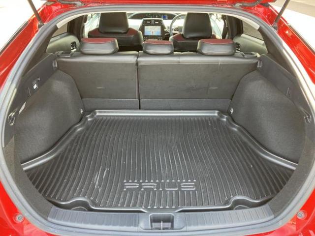 プリウス 4WD Aプレミアムツーリングセレクション エアロ/保証書/純正 9インチ SDナビ/衝突安全装置/シートヒーター 前席/車線逸脱防止支援システム/シート 合皮/パーキングアシスト 自動操舵/ヘッドランプ LED/Bluetooth接続 4WD(8枚目)